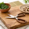 Ciseaux de cuisine : l'outil que les chefs japonais préfèrent au couteau pour la moitié des découpes