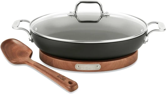 All-Clad HA1 Lot de 4 poêles universelles antiadhésives anodisées dures avec dessous de plat et cuillère en acacia 4 pièces, 3 litres, compatible avec plaque à induction 500 F, couvercle sûr 350 F, 3-Quart