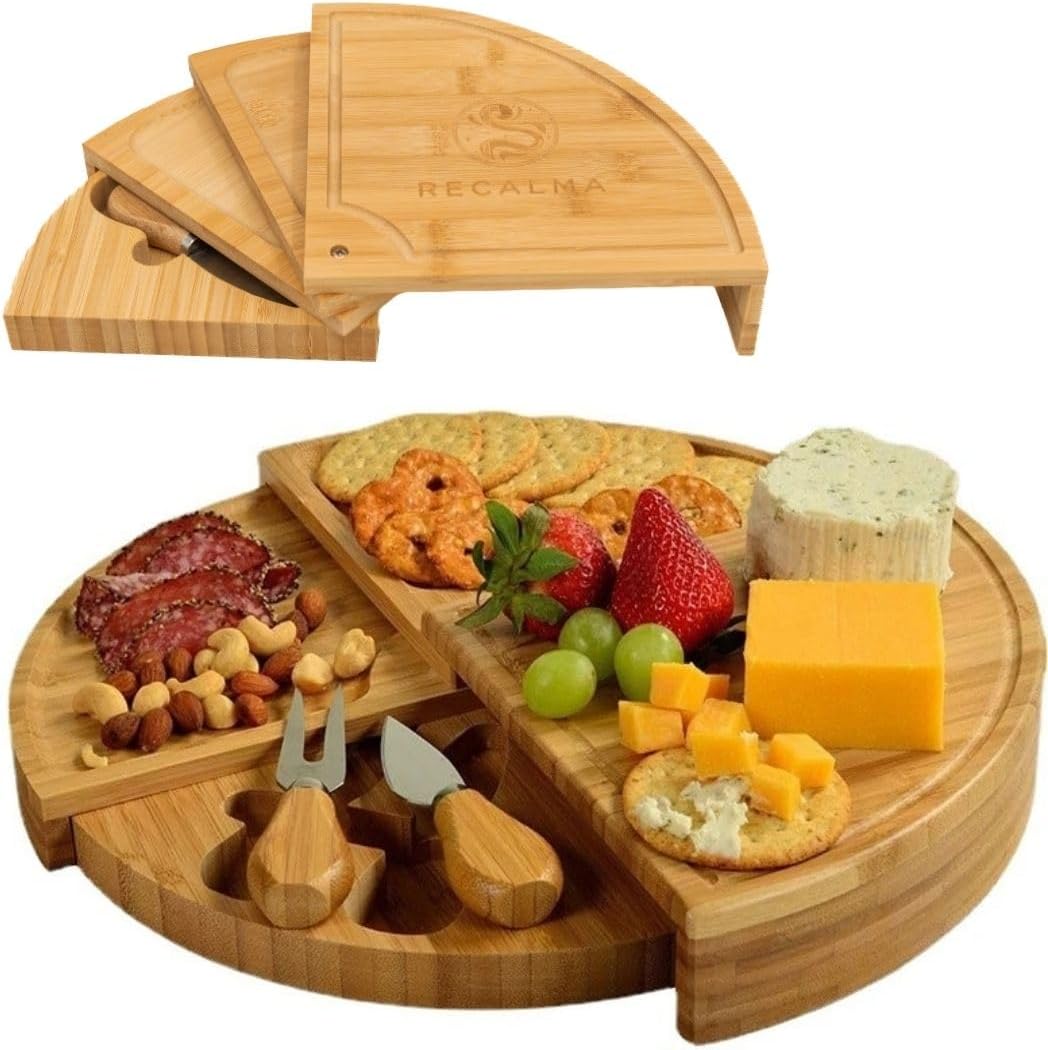 Recalma Plateau à Fromage Rond en Bambou avec Couteau à Fromage, Plateau de Service Tournant en Bois à 4 Couches, Plateau en Bois Coulissant pour Charcuterie, Amuse-Bouches et Planche Apéro.