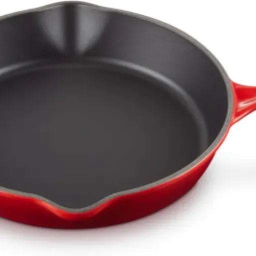 Test Le Creuset Skillet profond 26 cm : la poêle lourde mais fiable pour tout faire mijoter