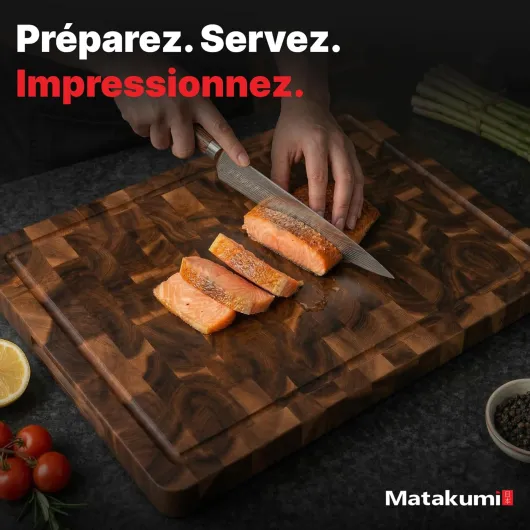 Matakumi Planche à Découper Bois - Planche de Cuisine en Bois d’Acacia avec Poignées Latérales, Rigole à Jus et Bois de Bout pour Préserver les Lames de Couteaux - Double Face (40 x 30 x 3 cm)