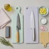 Acier carbone ou inox : le choix que votre couteau vous impose au quotidien