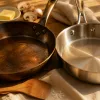 Poêle en acier ou en inox : comment choisir la meilleure alliée de votre cuisine