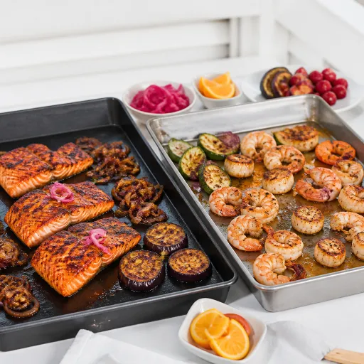 Plancha fonte émaillée ou inox : ce que le métal change vraiment à la cuisson dehors