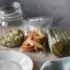 Bocaux, sous vide ou bee wrap : le match anti-gaspillage de trois méthodes qui ne se valent pas